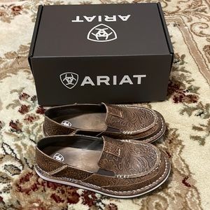 Ariat women’s cruiser size 6B